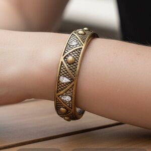 Elegant Gold and Rhinestone Bracelet: 🤩SEE OFFER IN DESCRIPTION🤩